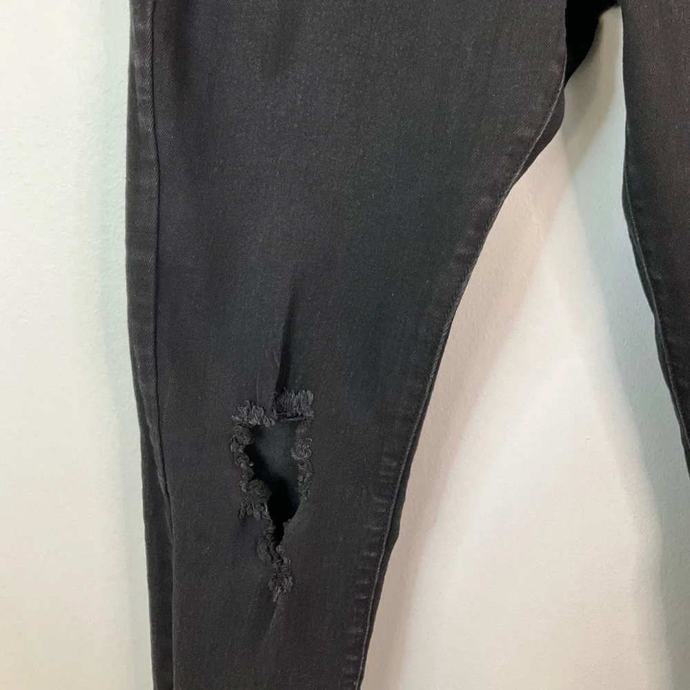 Fashion Nova Women/Junior Black Hole in both Knees Skinny Denim Jeans, sz 13/14